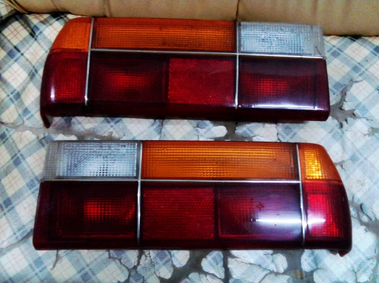 ขายไฟท้ายเปอร์โย 305 1คู่