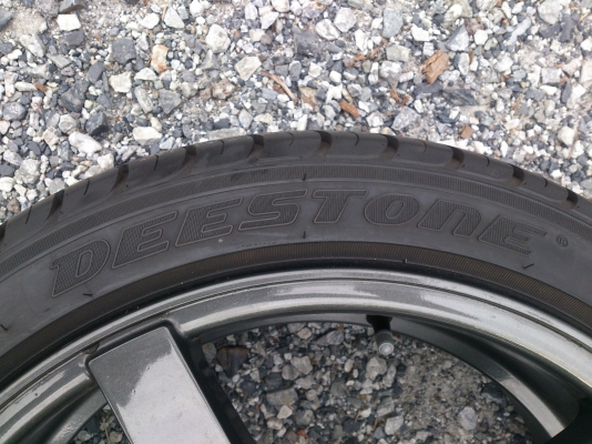 ขายแม็ก 4รู100 ขอบ17 กว้าง8นิ้ว4วง พร้อมยางดีสโตน 205/45R17 ยางสัปดาห์ที่48 ปี13 (ลงพื้นปี14) ดอกยางนิ่มลึกเท่ากัน สภาพ98\% จำนวน 1 ชุด