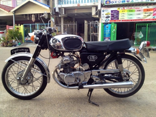 ขาย cb175kอะไรไม่รู้ ทะเบียนเต็ม สวยๆ สตาร์ทมือ เครื่องดี ของเดิมเยอะ ขาย 69000 ติดต่อ 0811160919.