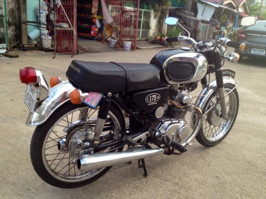 ขาย cb175kอะไรไม่รู้ ทะเบียนเต็ม สวยๆ สตาร์ทมือ เครื่องดี ของเดิมเยอะ ขาย 69000 ติดต่อ 0811160919.