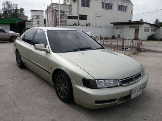 ฮอนด้า แอคคอร์ด ไฟท้ายคู่ พร้อมใช้ เกียร์ออโต้ LPG