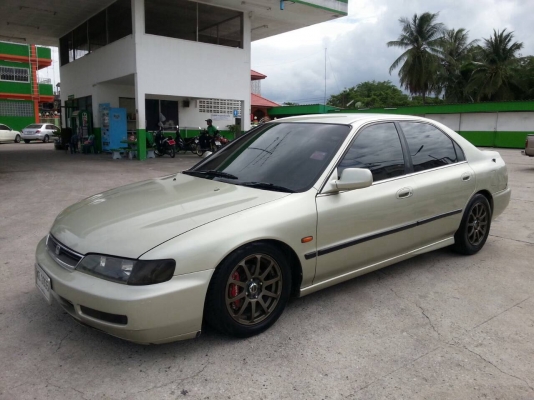 ฮอนด้า แอคคอร์ด ไฟท้ายคู่ พร้อมใช้ เกียร์ออโต้ LPG