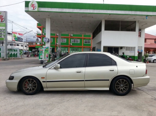 ฮอนด้า แอคคอร์ด ไฟท้ายคู่ พร้อมใช้ เกียร์ออโต้ LPG
