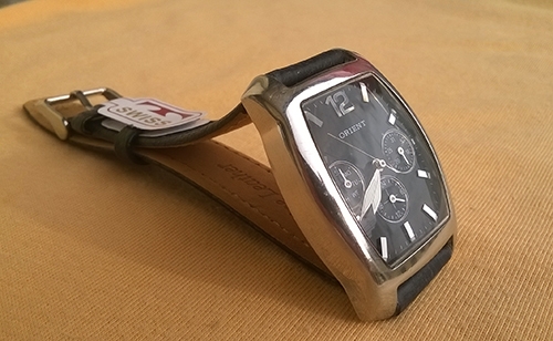 Orient quartz stainless เรือนเหลี่ยม 6เข็ม หน้าดำ Orient quartz stainless เรือนเหลี่ยม 6เข็ม หน้าดำ