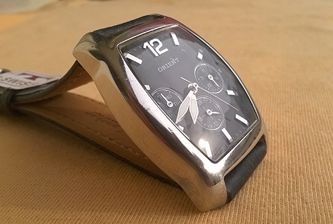 Orient quartz stainless เรือนเหลี่ยม 6เข็ม หน้าดำ Orient quartz stainless เรือนเหลี่ยม 6เข็ม หน้าดำ