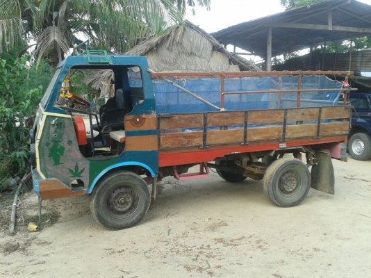 รถอีเเต๋น เครื่องยันม่าร์ 14 แรง คันซียาว เกียร์รถกระบะ เดินหน้า 5 เกียร์ ถอยหลัง 1 เกียร์  ช่วงล่างเเน่น สนใจโทรมาน่ะครับ