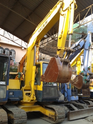 ต้องการขายรถแบคโฮยี่ห้อkomatsu-pc60-6รถนำเข้าจากญี่ปุ่น