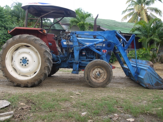 ขาย FORD 4000 3สูบ ครับ