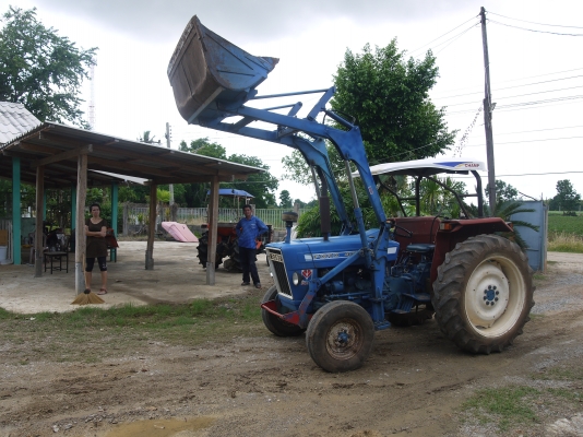 ขาย FORD 4000 3สูบ ครับ