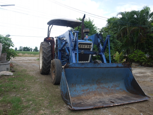 ขาย FORD 4000 3สูบ ครับ