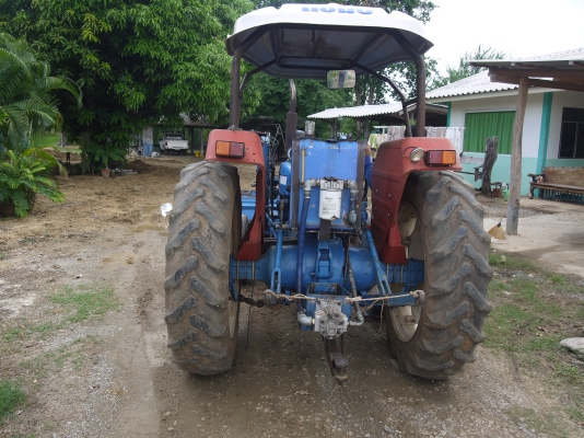 ขาย FORD 4000 3สูบ ครับ