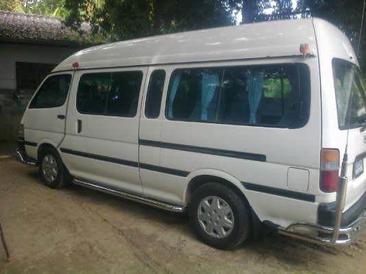 รถตู้หัวจรวด ทรงสูง