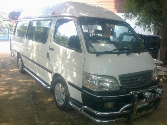 รถตู้หัวจรวด ทรงสูง