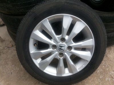 ขายล้อแม็กHONDA CITY ขอบ15 4 รู 100 พร้อมยาง 4 ล้อ ขายล้อแม็กHONDA CITY ขอบ15 4 รู 100 พร้อมยาง 4 ล้อ