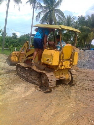 รถตักมิตซูบิชิรถนอก