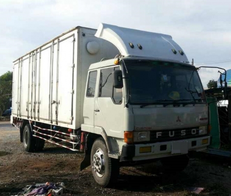 6 ล้อ ตู้แห้ง 10บาน  กระบะยาว 7.2เมตร