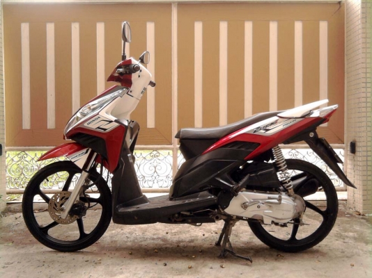 ขออนุญาติขาย Honda CLICK-i ตัว TOP  วิ่ง 8,xxx กิโล โอนให้ฟรีครับ