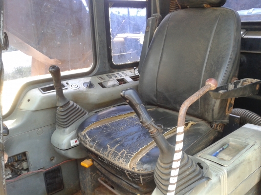 KOMATSU PC200-6 สภาพพร้อมใช้งาน คอลโทลสั้น  รถเจ้าของสาดสีใหม่ 087-2976734