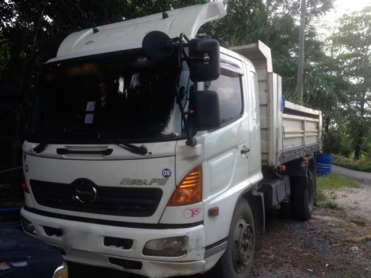 รถฮีโน่ 6 ล้อดั้ม 220 แรงม้า. ปี 51  ( รถวิ่ง 1xx,xxx กว่า กม. )  สนใจติดต่อ 081 - 6079515