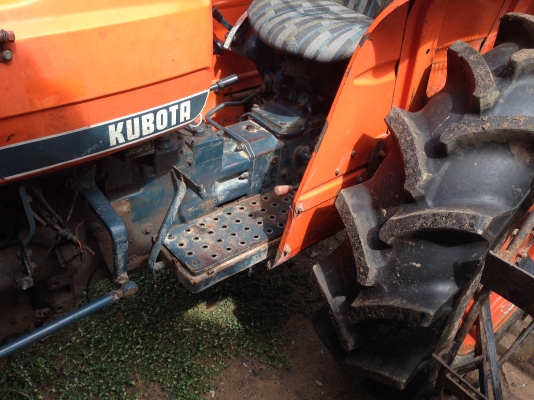 ขายรถไถ kubota l3001 มีภาพวีดีโอ เครื่องดี 4 สูบไฮดรอลิกดี ยางหลัง ใหม่ อปกรณ์ ผานหลัง รถสภาพพร้อมใช