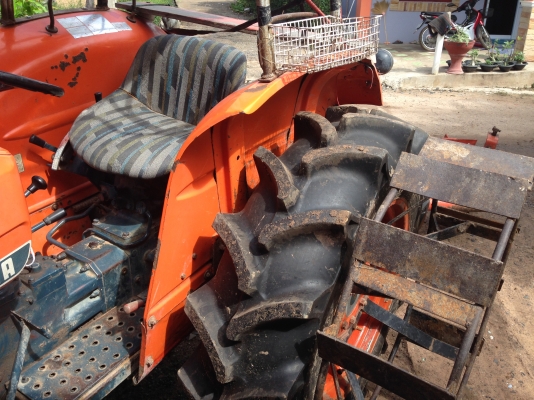 ขายรถไถ kubota l3001 มีภาพวีดีโอ เครื่องดี 4 สูบไฮดรอลิกดี ยางหลัง ใหม่ อปกรณ์ ผานหลัง รถสภาพพร้อมใช