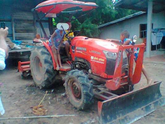 รถไถ KUBOTA L3608 อายุการใช้งาน 688 ชั่วโมง พร้อมอุปกรณ์ 3 รายการ ผานดันหน้า โรตารี ผาน 6 เครื่ิองดี
