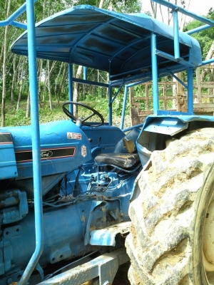 ขายรถไถ FORD 6610 2 เพลา เอกสารเล่ม ใบมีดดันหน้า 7 จาน ราคา 500000