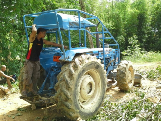 ขายรถไถ FORD 6610 2 เพลา เอกสารเล่ม ใบมีดดันหน้า 7 จาน ราคา 500000