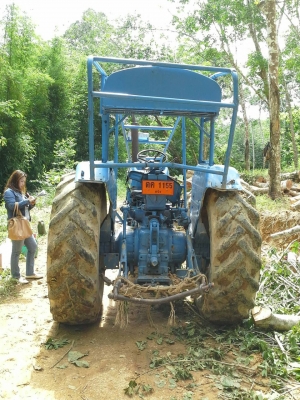 ขายรถไถ FORD 6610 2 เพลา เอกสารเล่ม ใบมีดดันหน้า 7 จาน ราคา 500000