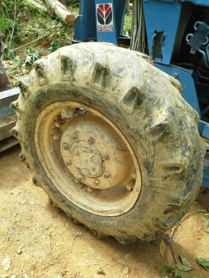 ขายรถไถ FORD 6610 2 เพลา เอกสารเล่ม ใบมีดดันหน้า 7 จาน ราคา 500000