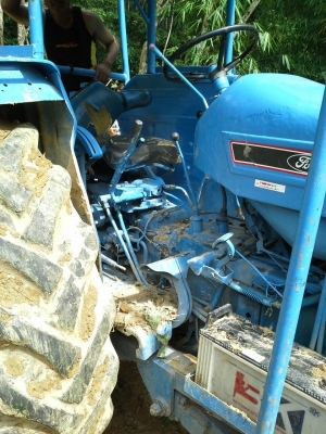 ขายรถไถ FORD 6610 2 เพลา เอกสารเล่ม ใบมีดดันหน้า 7 จาน ราคา 500000