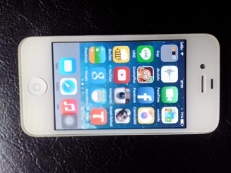 ขาย ไอโฟน4 16 gb เครื่องสวยใช้งานได้หมดแต่โทรไม่ได้ 3,000