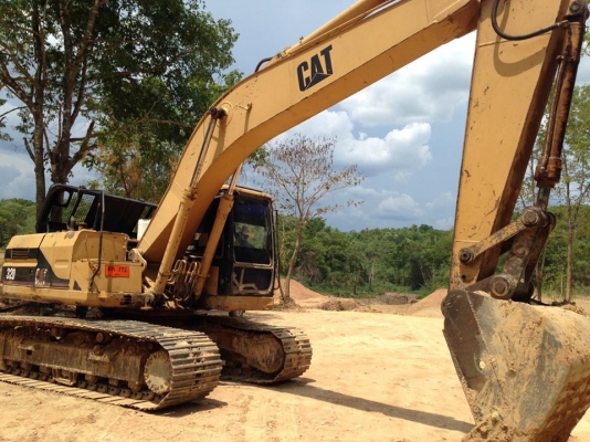 รถแบคโฮ CAT 320 V2 ช่วงล่างสวยเต็มร้อย เอวแน่น บูม อาร์มสวยเฉียบ สภาพรถสวยเนี๊ยบ อย่างเดิม ๆ ใช้งานดี ราคาต่อรองได้.