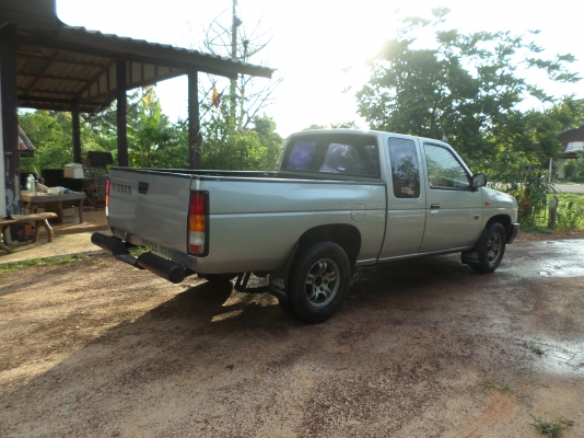 ขายกระบะนิสสันบิ๊กเอ็มฝาแดงจอโค้งสีบอร์นเงิน ปลายปี38/1995 เครื่องแน่นสภาพพร้อมใช้งานสีเก็บมาใหม่สวยไร้ตำหนิบางๆไม่มีผุครัชชีสวยๆ ภาษีเต็ม+ทะเบียน+พร้อมชุดโอนครับ มาลองขับดูก่อนครับรถคันนี้ซื้อไปไม่ต้องทำไรเพิ่มพร้อมใช้งานครับแอร์เย็นจัด+เทปชีดี+แม๊กไลเนอ