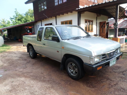 ขายกระบะนิสสันบิ๊กเอ็มฝาแดงจอโค้งสีบอร์นเงิน ปลายปี38/1995 เครื่องแน่นสภาพพร้อมใช้งานสีเก็บมาใหม่สวยไร้ตำหนิบางๆไม่มีผุครัชชีสวยๆ ภาษีเต็ม+ทะเบียน+พร้อมชุดโอนครับ มาลองขับดูก่อนครับรถคันนี้ซื้อไปไม่ต้องทำไรเพิ่มพร้อมใช้งานครับแอร์เย็นจัด+เทปชีดี+แม๊กไลเนอ