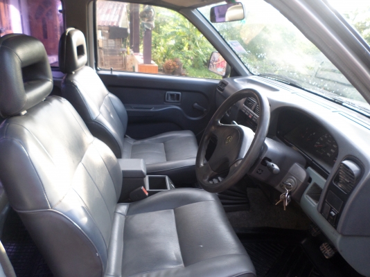 ขายกระบะนิสสันบิ๊กเอ็มฝาแดงจอโค้งสีบอร์นเงิน ปลายปี38/1995 เครื่องแน่นสภาพพร้อมใช้งานสีเก็บมาใหม่สวยไร้ตำหนิบางๆไม่มีผุครัชชีสวยๆ ภาษีเต็ม+ทะเบียน+พร้อมชุดโอนครับ มาลองขับดูก่อนครับรถคันนี้ซื้อไปไม่ต้องทำไรเพิ่มพร้อมใช้งานครับแอร์เย็นจัด+เทปชีดี+แม๊กไลเนอ