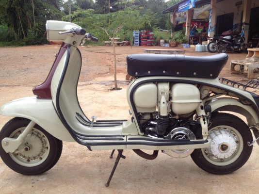 ขาย / แลก Lambretta 4 ครับ สีสวยเครื่องดี ยางใหม่ ไม่ต้องทำอะรัยแล้วครับ