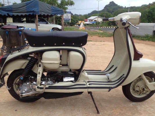 ขาย / แลก Lambretta 4 ครับ สีสวยเครื่องดี ยางใหม่ ไม่ต้องทำอะรัยแล้วครับ