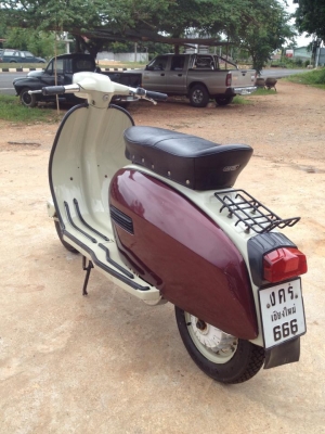 ขาย / แลก Lambretta 4 ครับ สีสวยเครื่องดี ยางใหม่ ไม่ต้องทำอะรัยแล้วครับ