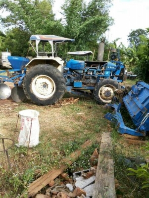 รถไถฟอร์ด 6610 พร้อมอุปกรณ์ ใบดันหน้า ผานสาม//สนใจติดต่อเจ้าของโดยตรงคุณเกษม เบอร์ 081-820-1955