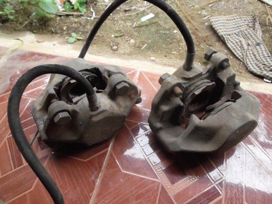 ดิสเบรกเบนซ์  w114  w115  w1o8   ล้อคู่หน้าครับ