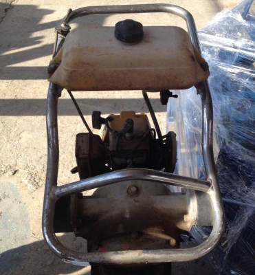 เครื่องตบดินสั่นสะเทือนกบกระโดด  เก่าญี่ปุ่น  ROBIN  เครื่องเบนซิน เหมาะใช้ตบดิน อัดดิน ในงานพื้น แปลงขนาดกลาง