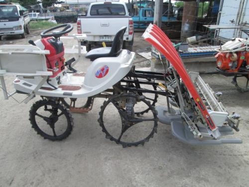 รถปลูกข้าวดำนาแบบนั่งขับ!!!! รหัสสินค้า : 13001316  ยี่ห้อ : MITSUBISHI รุ่น : MPR4Z