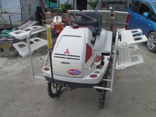 รถปลูกข้าวดำนาแบบนั่งขับ!!!! รหัสสินค้า : 13001316  ยี่ห้อ : MITSUBISHI รุ่น : MPR4Z