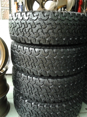 แบรดเลย์ วี + BF All 265/75/16 ปี10 สวยๆ 1ชุด แบรดเลย์ วี + BF All 265/75/16 ปี10 สวยๆ 1ชุด