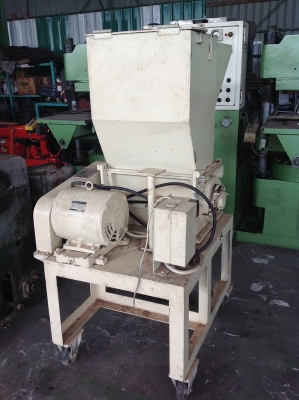 โม้ พลาสติก