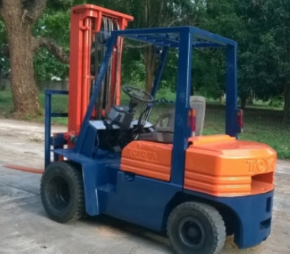 โฟร์คลิฟท์นำเข้าญี่ปุ่น*TOYOTA*5FD25*เสาฟลูฟรี5.50เมตรและสไลด์ได้ขายที่โคราช