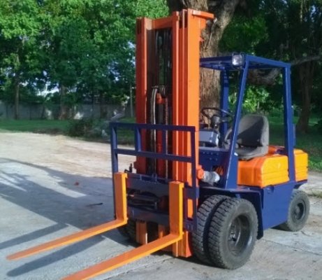 โฟร์คลิฟท์นำเข้าญี่ปุ่น*TOYOTA*5FD25*เสาฟลูฟรี5.50เมตรและสไลด์ได้ขายที่โคราช