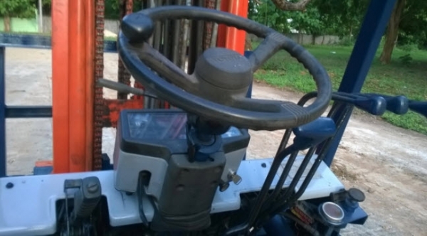 โฟร์คลิฟท์นำเข้าญี่ปุ่น*TOYOTA*5FD25*เสาฟลูฟรี5.50เมตรและสไลด์ได้ขายที่โคราช