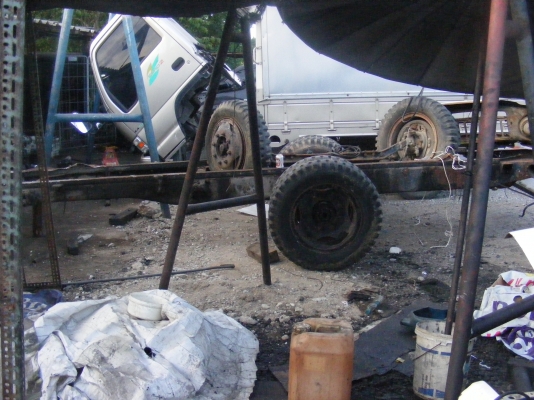 ขายแชสซีรถบรรทุกหกล้อ เฉพาะแชสซีอย่างเดียวนะครับ